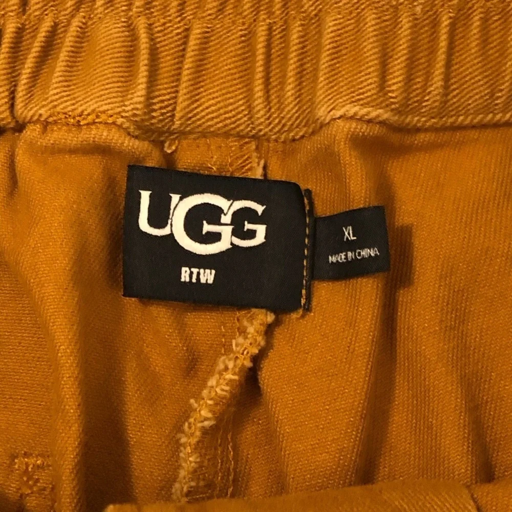 UGG Etna pants. Size XL.